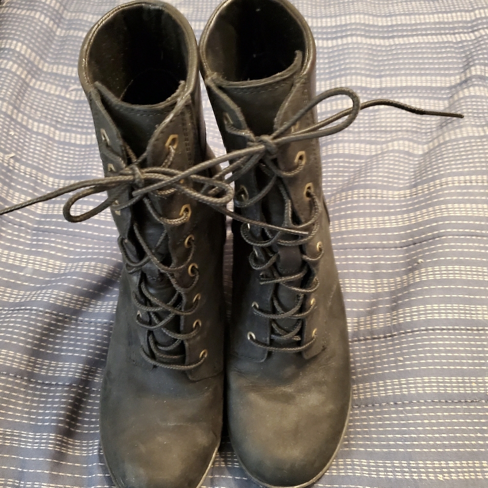 Timberland lace up booties 014